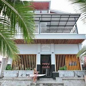 Oseda Nias Surf House